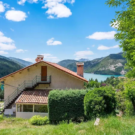 In With Garden Holiday home Saint-Julien-du-Verdon